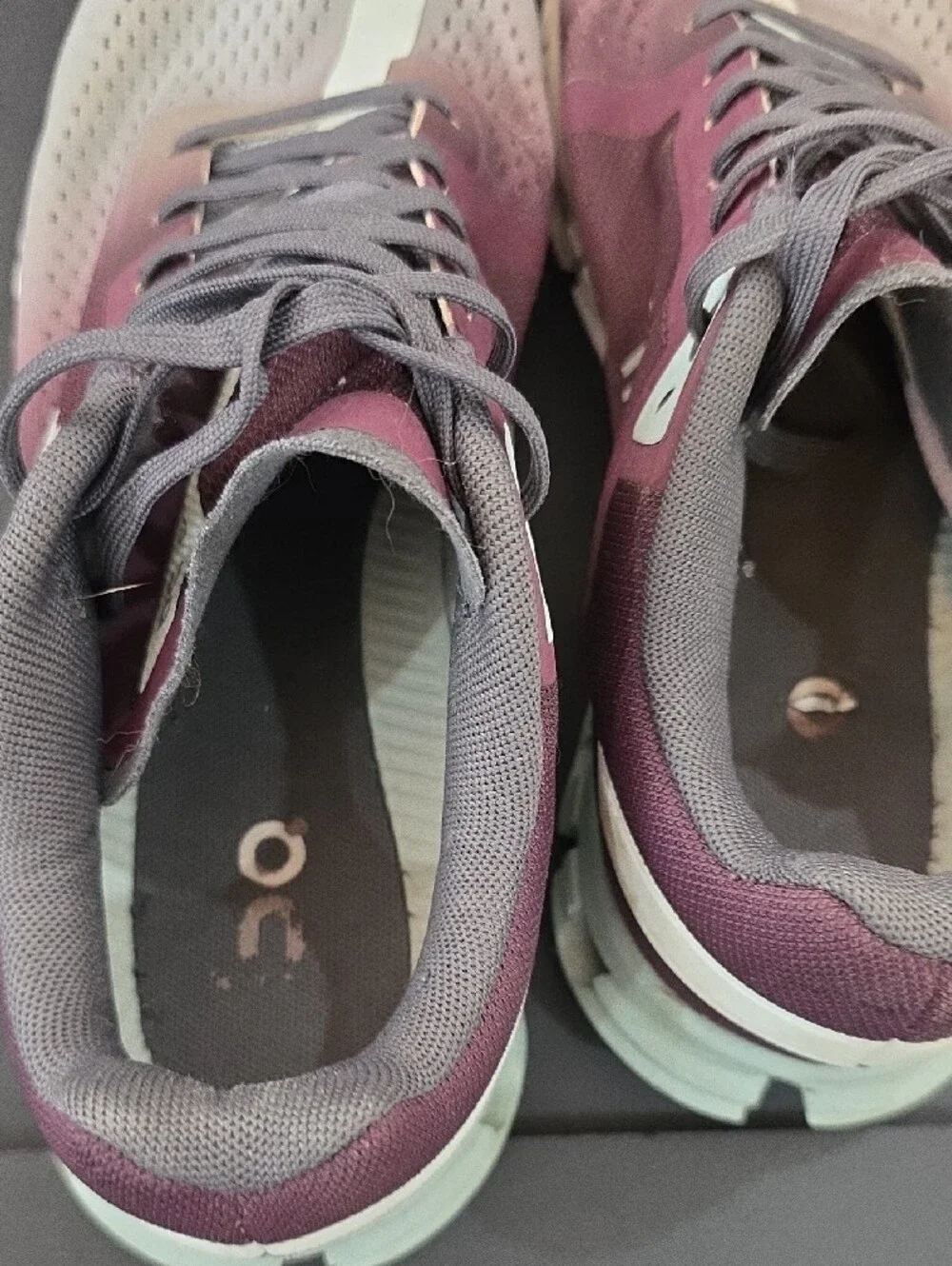 On Running CloudFlow Women's Gradient Plum and Gray Sneakers Size 8